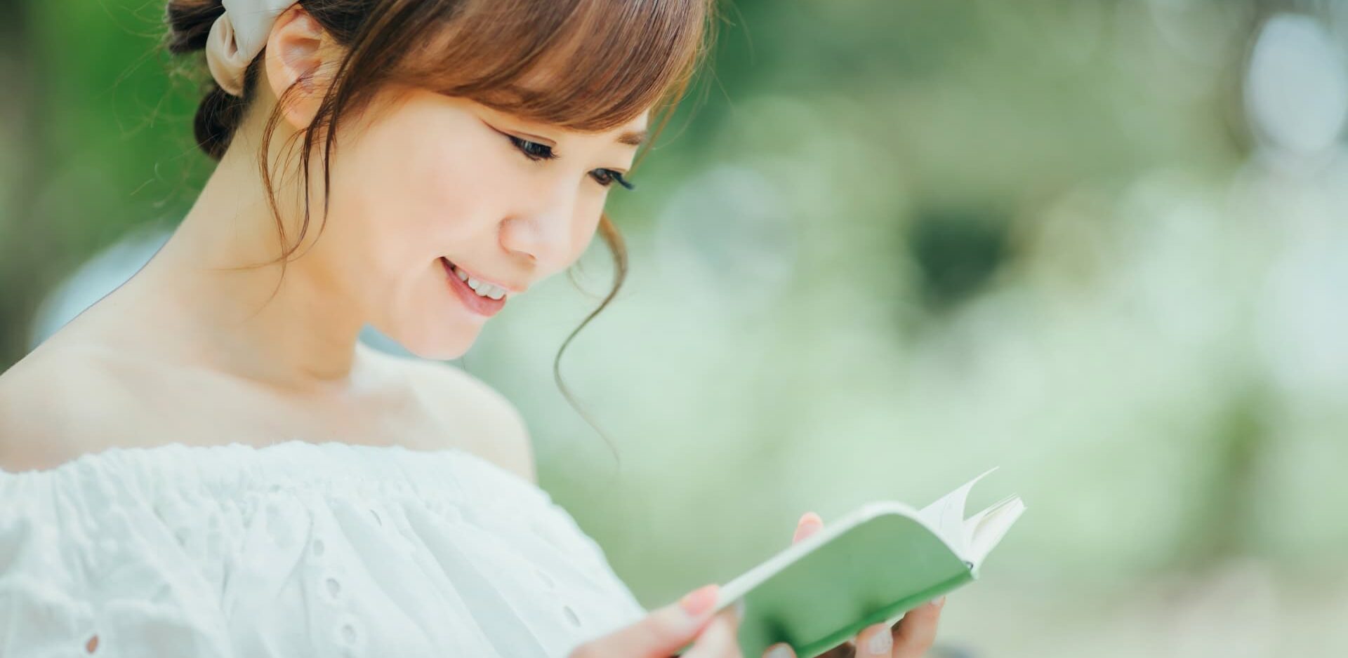 レンタで電子書籍をレンタルし、スマホやタブレットですぐに漫画やコミックを読む利用イメージ